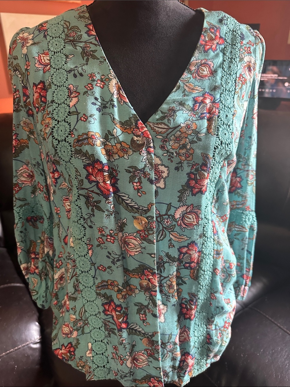 DR2 Teal Floral V-Neck Button-Front Blouse with Lace Trim